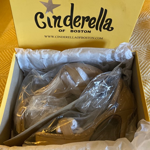 Upton Natural platform heels for petite woman size 2.5 or can fit a girl 1 - Picture 2 of 14